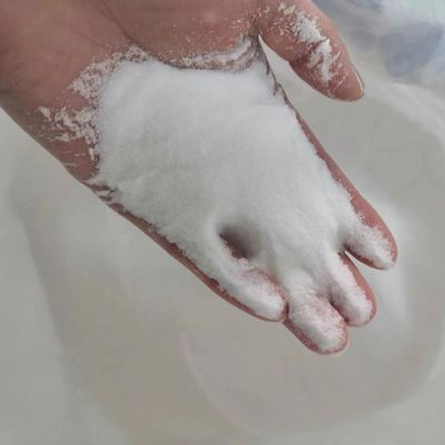 Wit poeder van natriumsulfaat oplosbaarheid in water Na2SO4